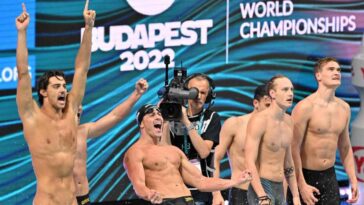nuoto staffetta mondiali